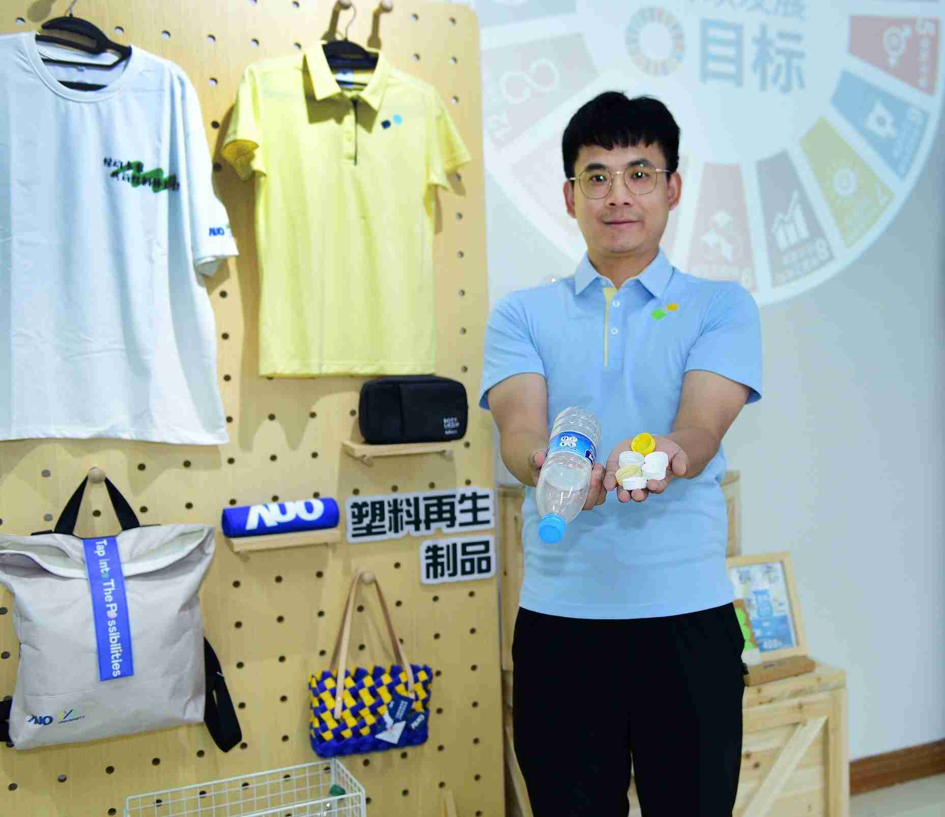 「2024智慧至成国际展」永续发展馆中，，，，展示至成国际厦门驱动永续发展之成果，，包含将厂内废弃物再制为实用物品，，将永续发展理念深植于员工生活日常实践