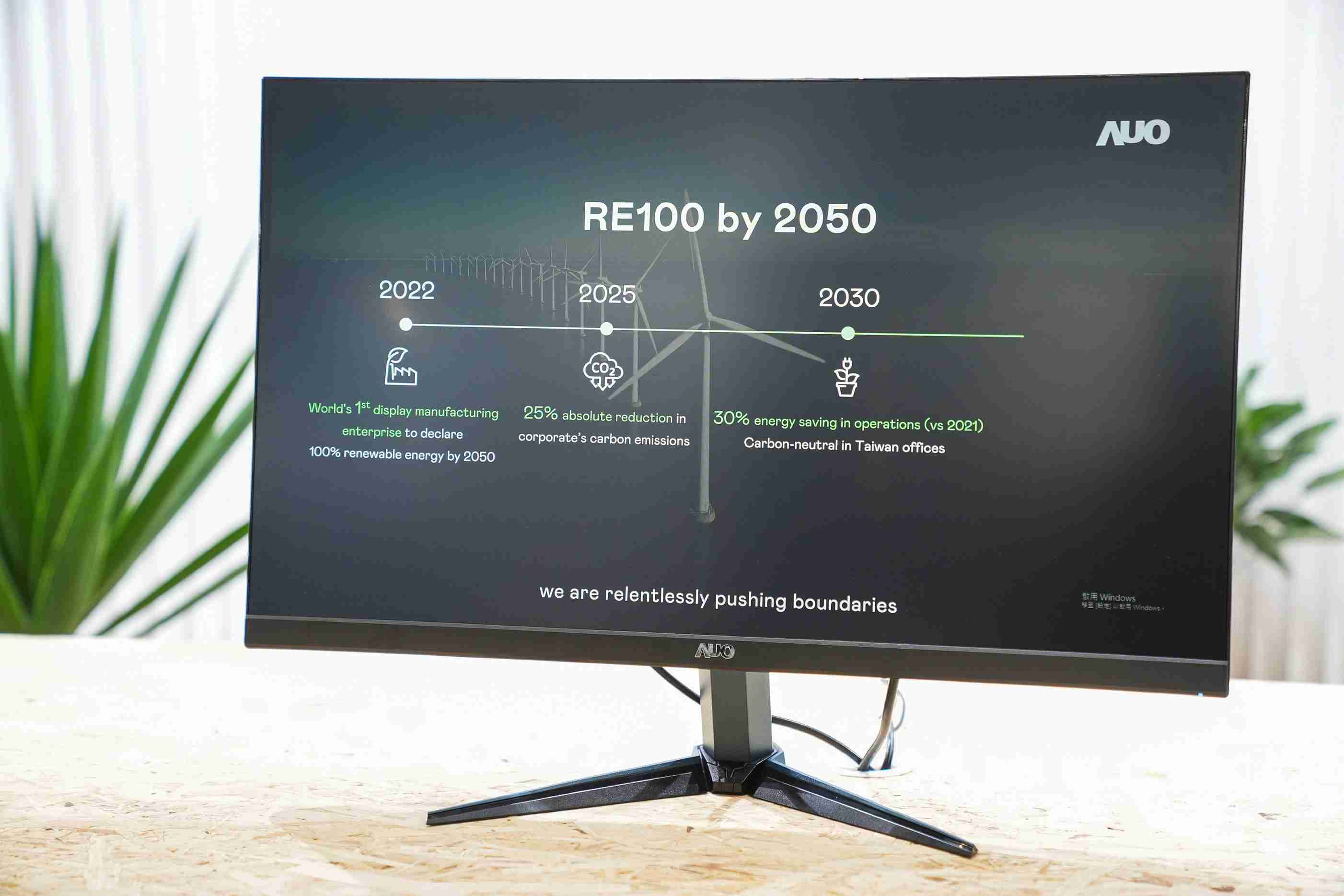 至成国际关注产品生命周期各阶段的永续性，，，携手客户、、、供货商实践永续原物料，，，，积极将再生原物料导入绿色产品，，在DJSI永续原物料项目获得同产业最高分